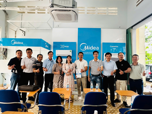 🌟 Khoa Cơ khí tiếp nhận tài trợ máy điều hòa không khí và trang thiết bị từ Công ty Midea Việt Nam