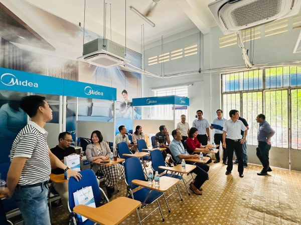 🌟 Khoa Cơ khí tiếp nhận tài trợ máy điều hòa không khí và trang thiết bị từ Công ty Midea Việt Nam