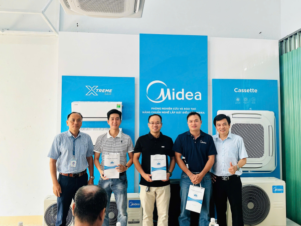 🌟 Khoa Cơ khí tiếp nhận tài trợ máy điều hòa không khí và trang thiết bị từ Công ty Midea Việt Nam