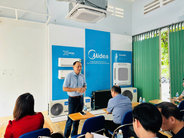 🌟 Khoa Cơ khí tiếp nhận tài trợ máy điều hòa không khí và trang thiết bị từ Công ty Midea Việt Nam