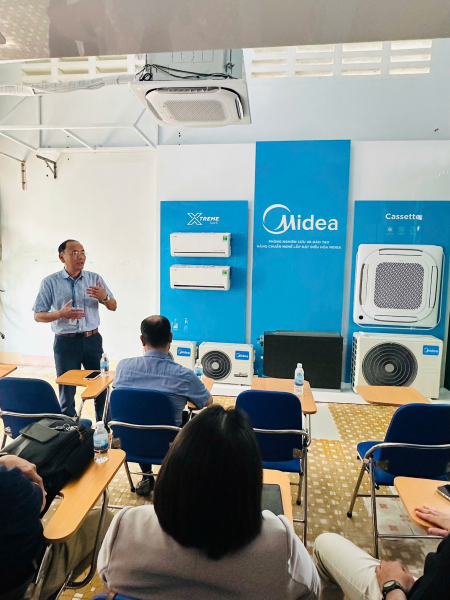 🌟 Khoa Cơ khí tiếp nhận tài trợ máy điều hòa không khí và trang thiết bị từ Công ty Midea Việt Nam