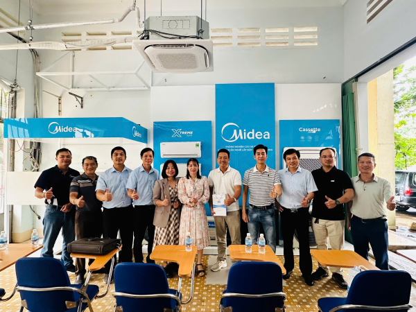 🌟 Khoa Cơ khí tiếp nhận tài trợ máy điều hòa không khí và trang thiết bị từ Công ty Midea Việt Nam
