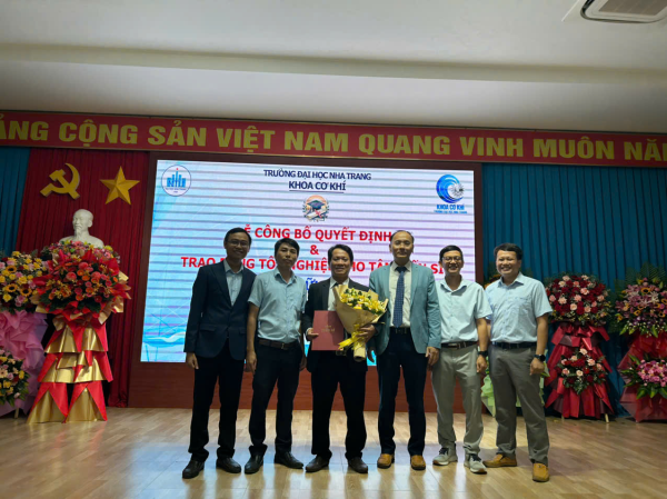 KHOA CƠ KHÍ TỔ CHỨC CÔNG BỐ QUYẾT ĐỊNH VÀ TRAO BẰNG TIẾN SĨ CHO NCS HỒ HỮU HUY