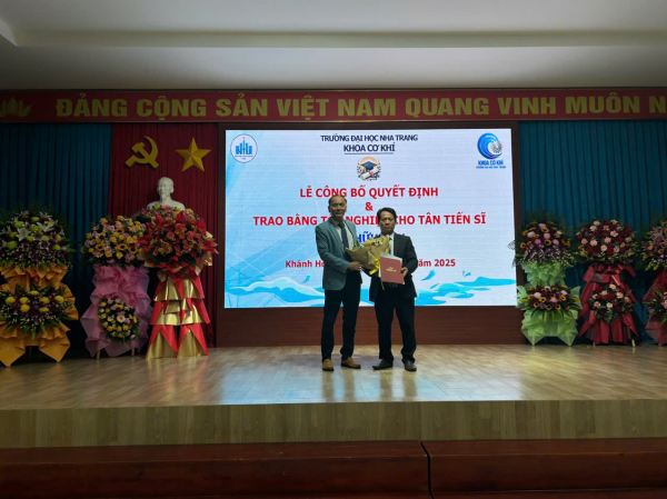 KHOA CƠ KHÍ TỔ CHỨC CÔNG BỐ QUYẾT ĐỊNH VÀ TRAO BẰNG TIẾN SĨ CHO NCS HỒ HỮU HUY