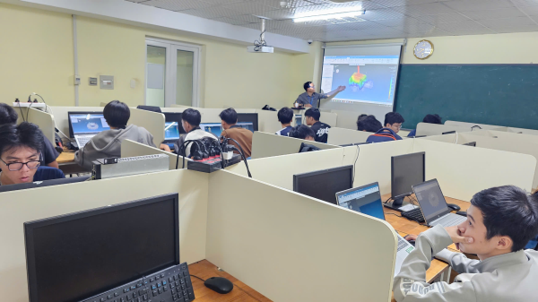 CLB CHẾ TẠO MÁY TỔ CHỨC CHUỖI SINH HOẠT HỌC THUẬT VỀ MÔ PHỎNG VÀ PHÂN TÍCH DÒNG CHẢY NHỰA