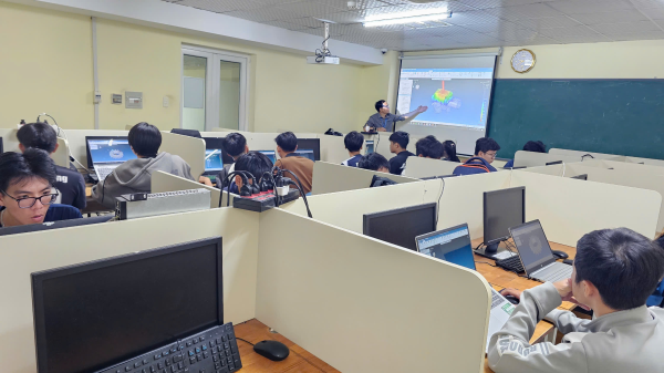 CLB CHẾ TẠO MÁY TỔ CHỨC CHUỖI SINH HOẠT HỌC THUẬT VỀ MÔ PHỎNG VÀ PHÂN TÍCH DÒNG CHẢY NHỰA