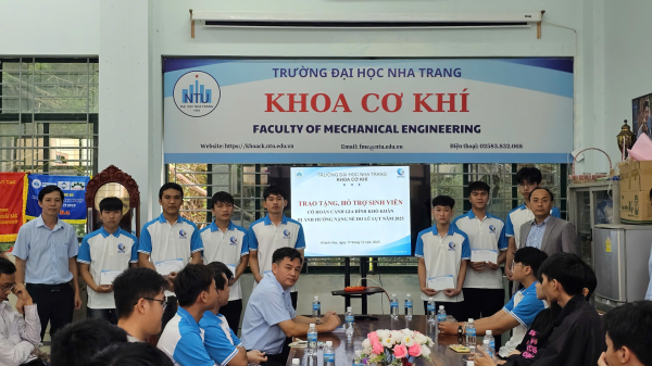 🌱 Khoa Cơ khí trao tặng, hỗ trợ sinh viên có hoàn cảnh khó khăn do lũ lụt năm 2025