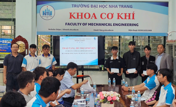 🌱 Khoa Cơ khí trao tặng, hỗ trợ sinh viên có hoàn cảnh khó khăn do lũ lụt năm 2025