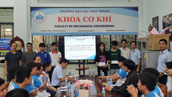 🌱 Khoa Cơ khí trao tặng, hỗ trợ sinh viên có hoàn cảnh khó khăn do lũ lụt năm 2025