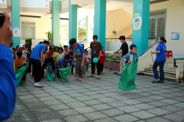 ĐỘI TÌNH NGUYỆN KHOA CƠ KHÍ TỔ CHỨC CHƯƠNG TRÌNH TÌNH NGUYỆN “XUÂN GẮN KẾT – TẾT SẺ CHIA 2023”