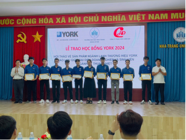 LẾ TRAO HỌC BỔNG YORK VÀ GIAO LƯU VỚI DOANH NGHIỆP