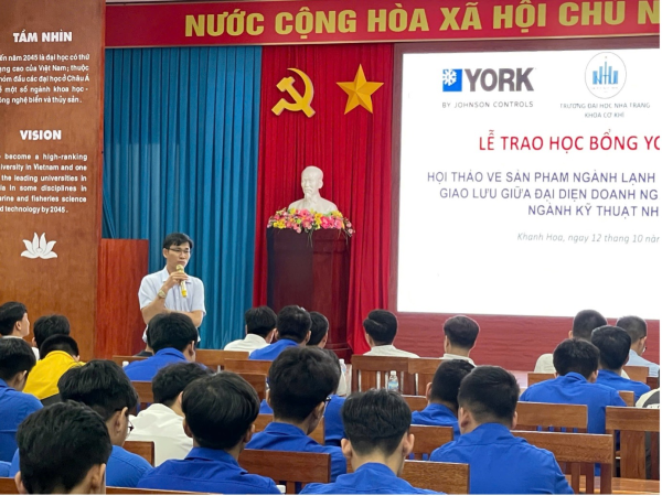 LẾ TRAO HỌC BỔNG YORK VÀ GIAO LƯU VỚI DOANH NGHIỆP