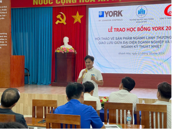 LẾ TRAO HỌC BỔNG YORK VÀ GIAO LƯU VỚI DOANH NGHIỆP