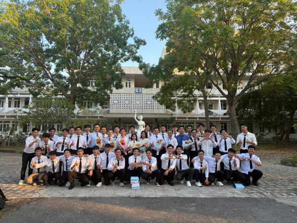 🎓 LỄ BẢO VỆ KHÓA LUẬN TỐT NGHIỆP NGÀNH KỸ THUẬT NHIỆT KHÓA 63 – NIÊN KHÓA 2021–2025