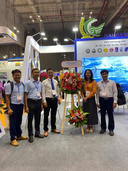ĐOÀN CÔNG TÁC CỦA NHÀ TRƯỜNG THAM DỰ TRIỂN LÃM QUỐC TẾ THUỶ SẢN VIỆT NAM -VIETFISH 2025