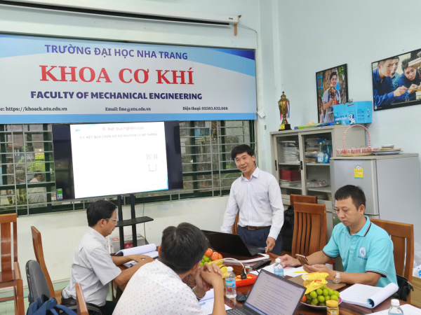 Nghiệm thu thành công đề tài thiết bị khử mặn ứng dụng năng lượng mặt trời